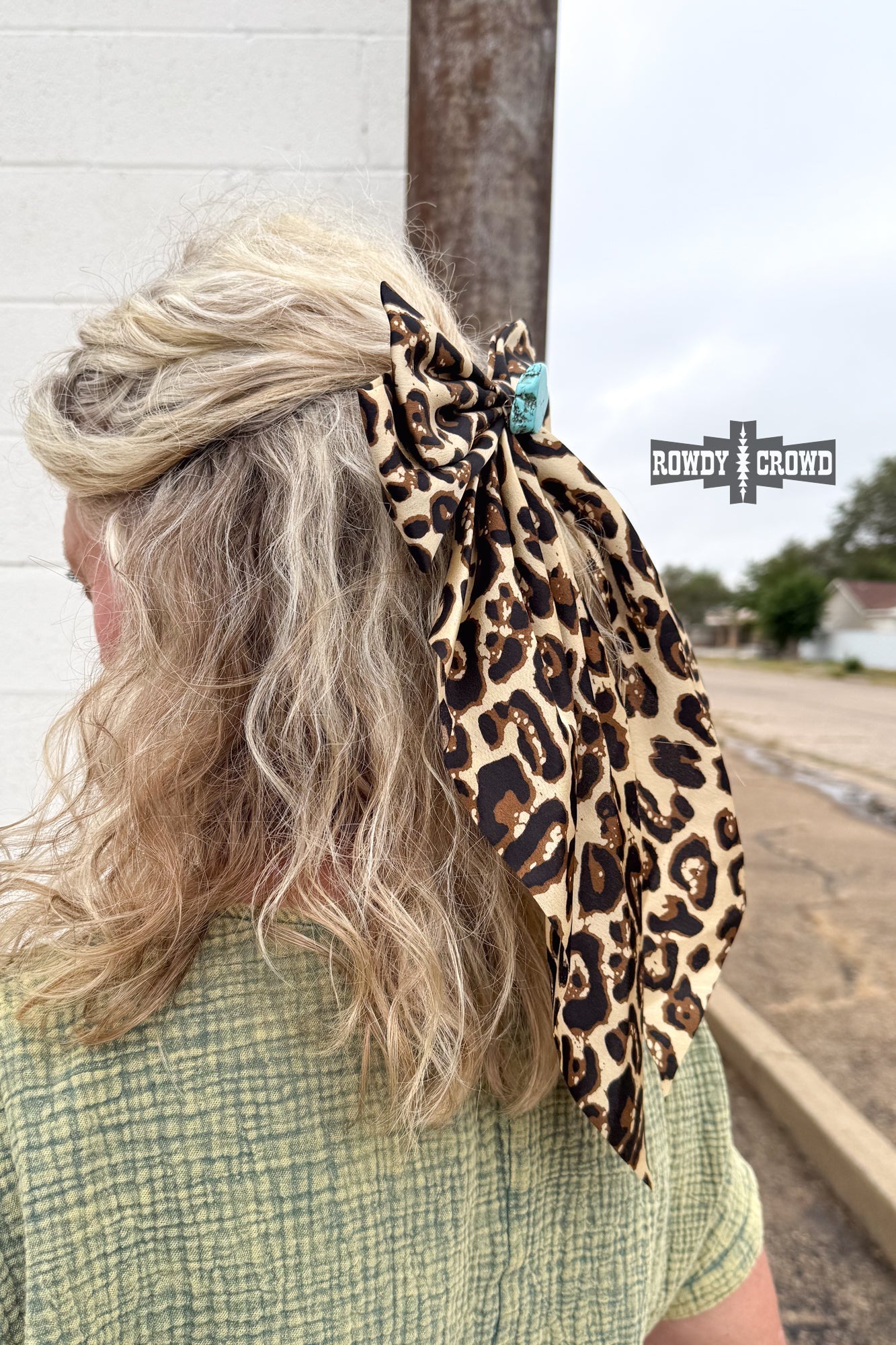Loungin' Leopard Bow